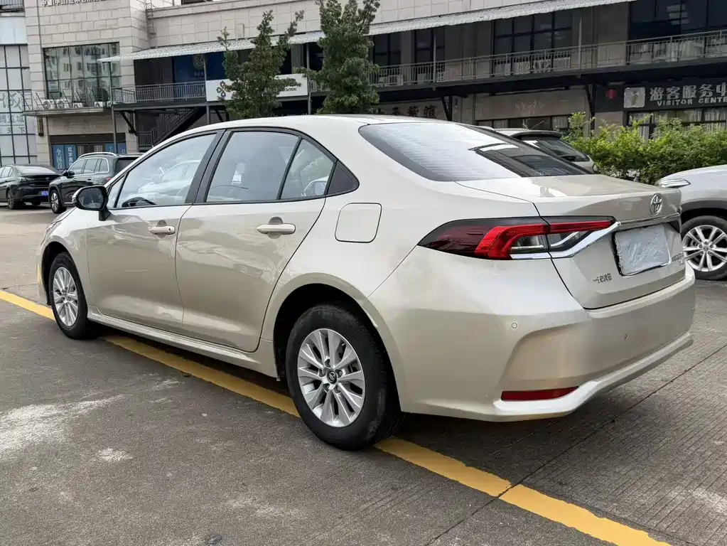 Toyota Corolla — фото 5