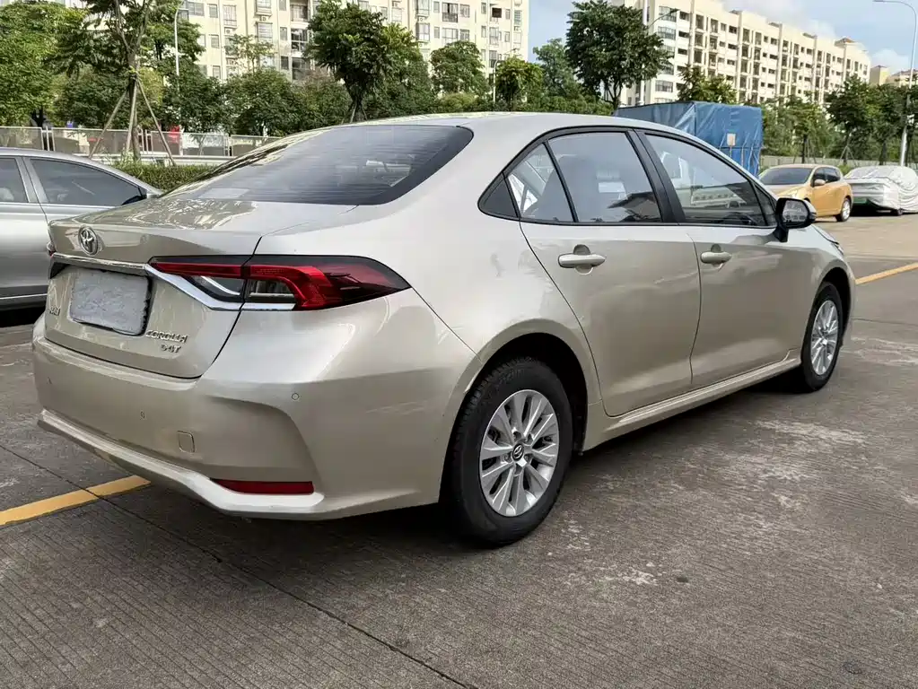 Toyota Corolla — фото 7
