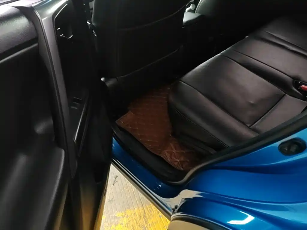 Toyota RAV4 — фото 17