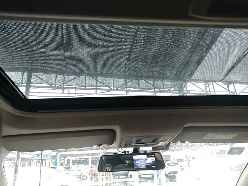 Toyota RAV4 — фото 18