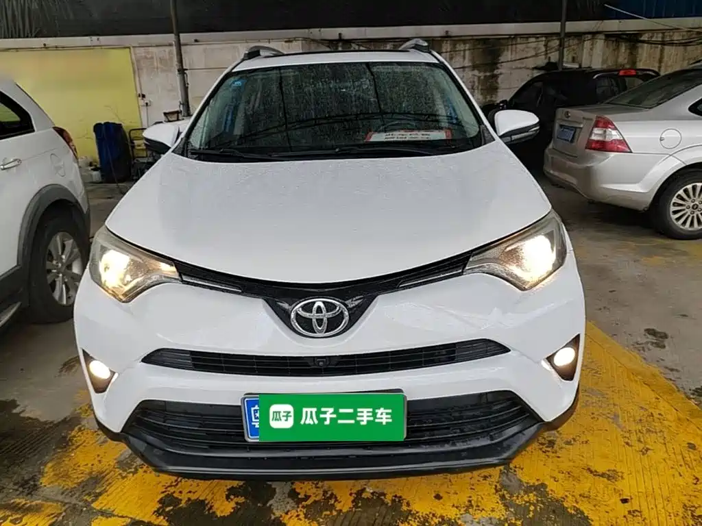 Toyota RAV4 — фото 3