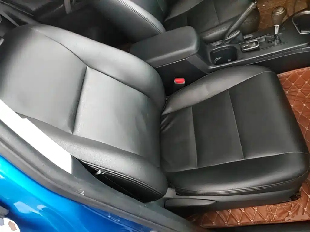 Toyota RAV4 — фото 25