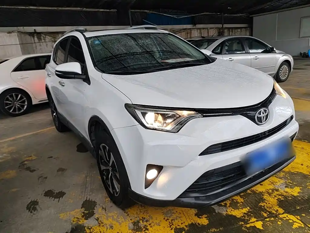 Toyota RAV4 — фото 4
