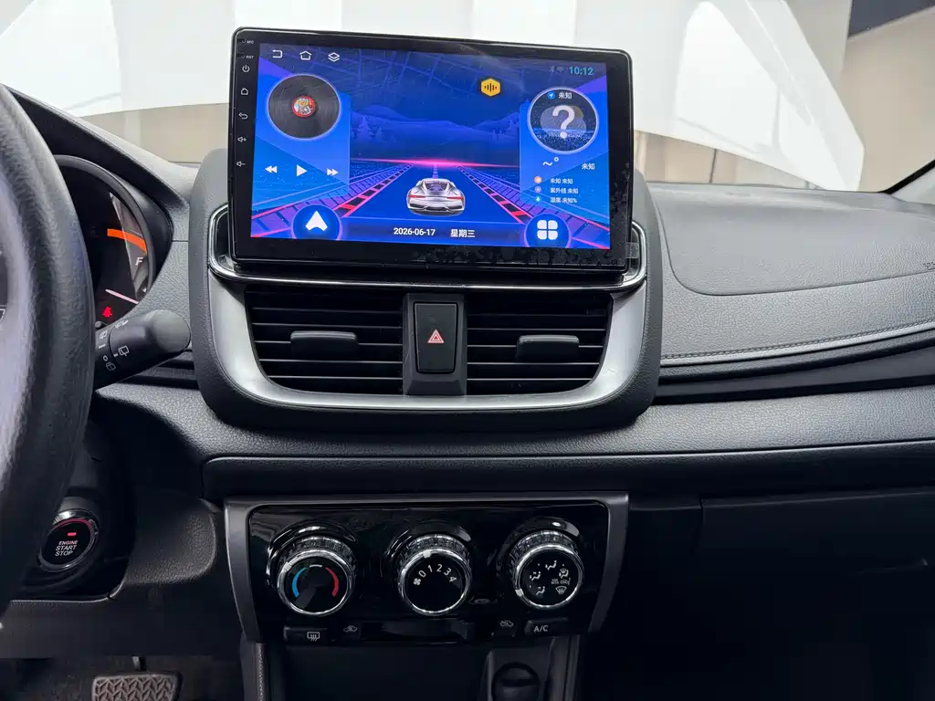 Toyota Yaris L — фото 14