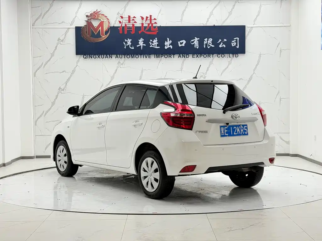 Toyota Yaris L — фото 4