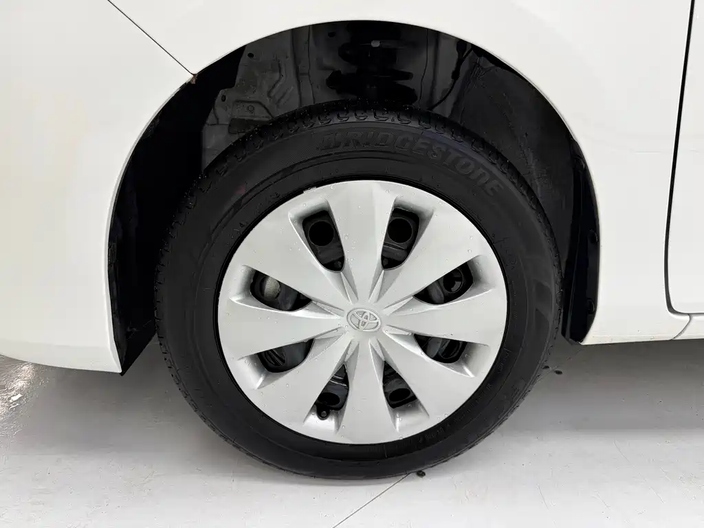 Toyota Yaris L — фото 8