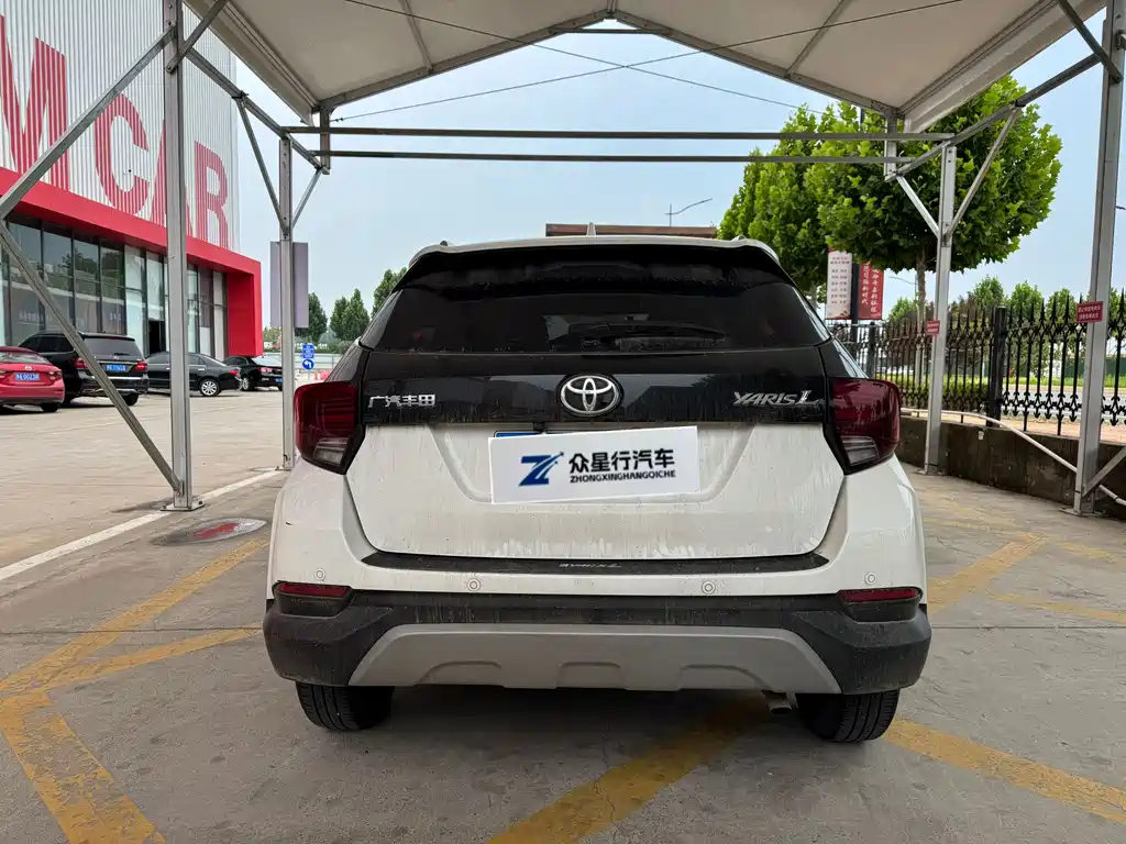 Toyota Yaris L — фото 9