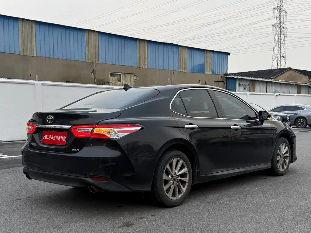 Toyota Camry — фото 13
