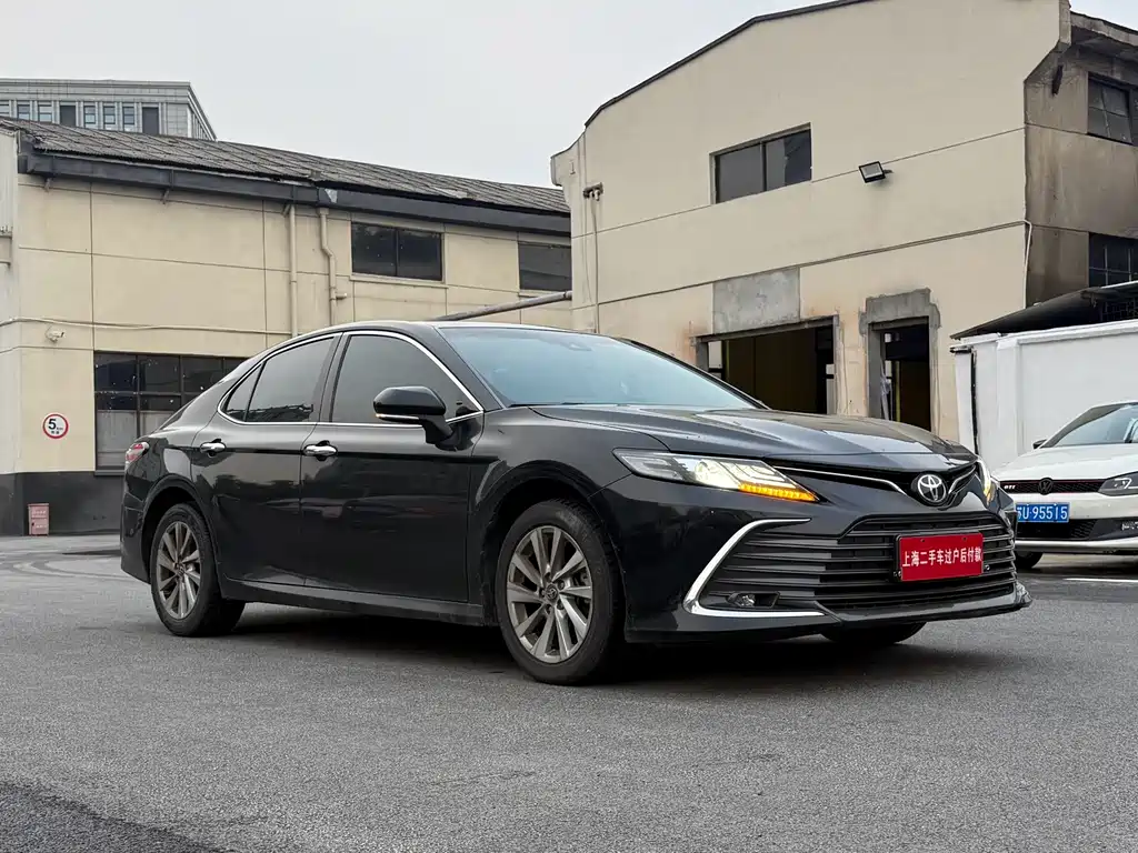 Toyota Camry — фото 3
