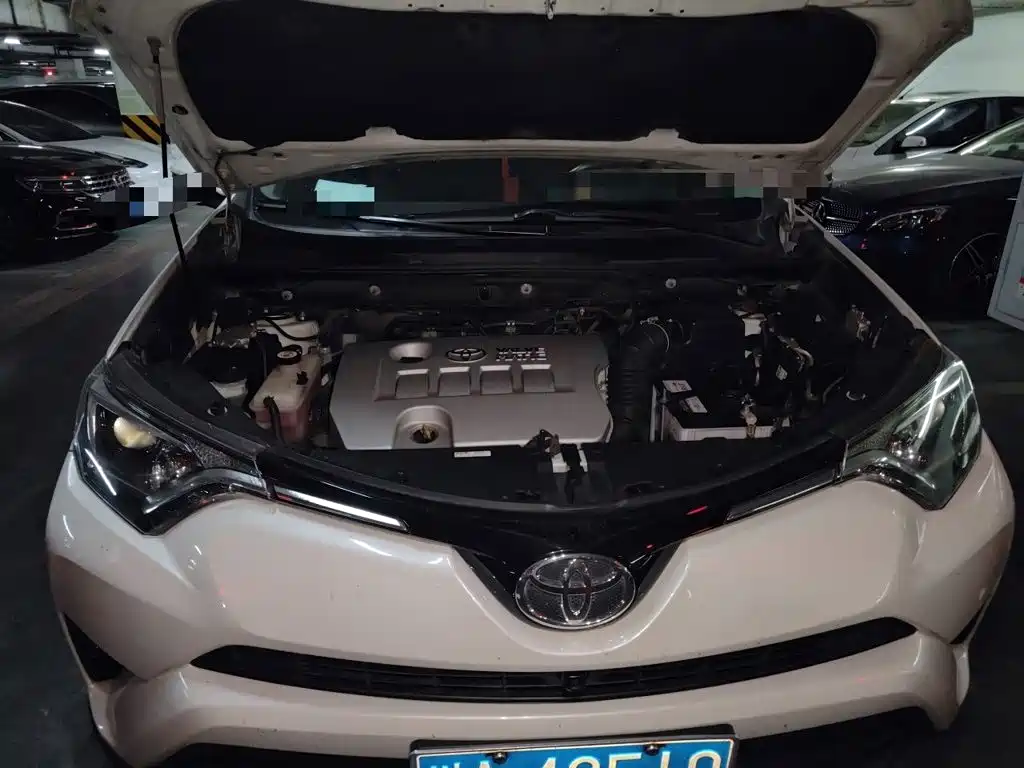 Toyota RAV4 — фото 11