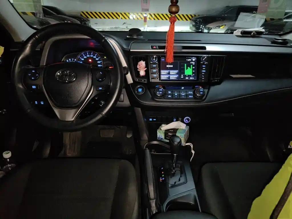 Toyota RAV4 — фото 13