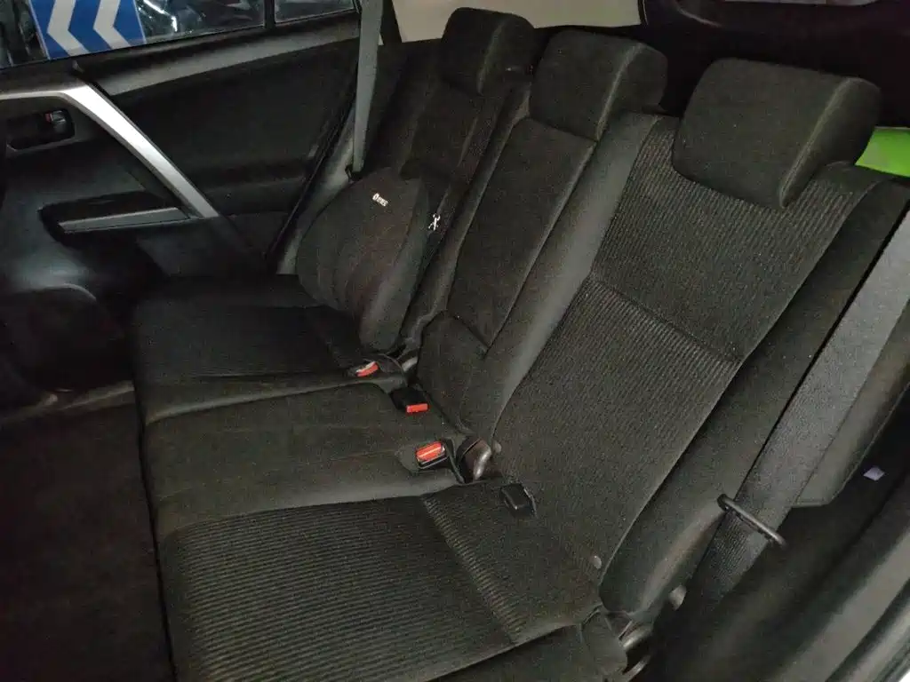 Toyota RAV4 — фото 15