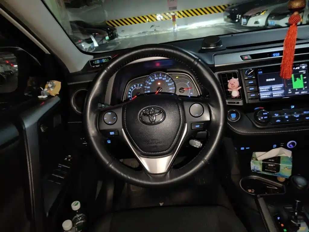 Toyota RAV4 — фото 3