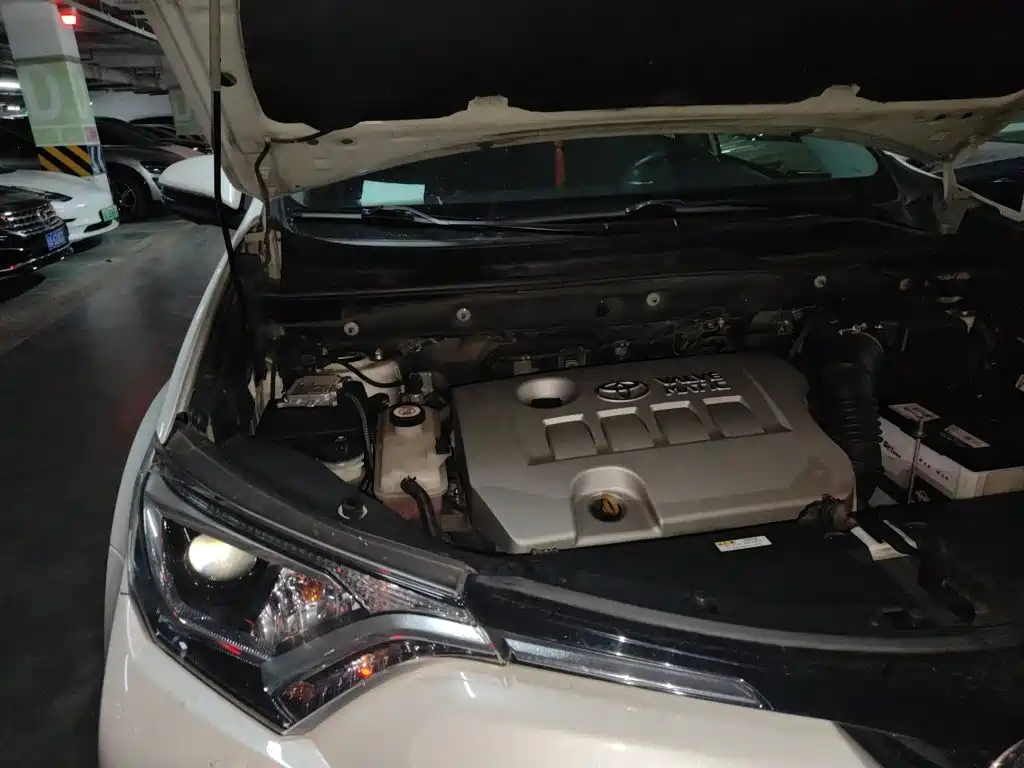 Toyota RAV4 — фото 21