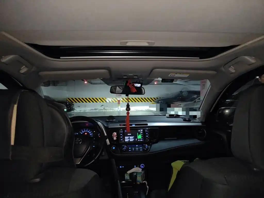 Toyota RAV4 — фото 9