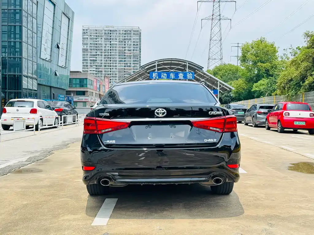Toyota Crown — фото 15