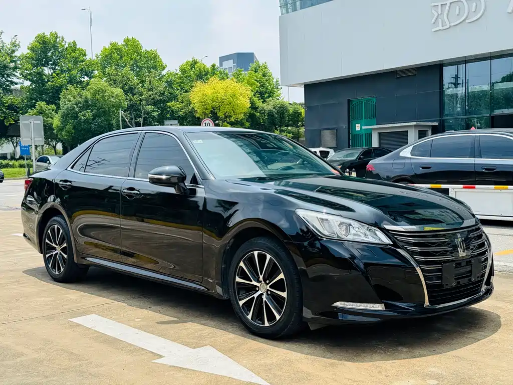 Toyota Crown — фото 3