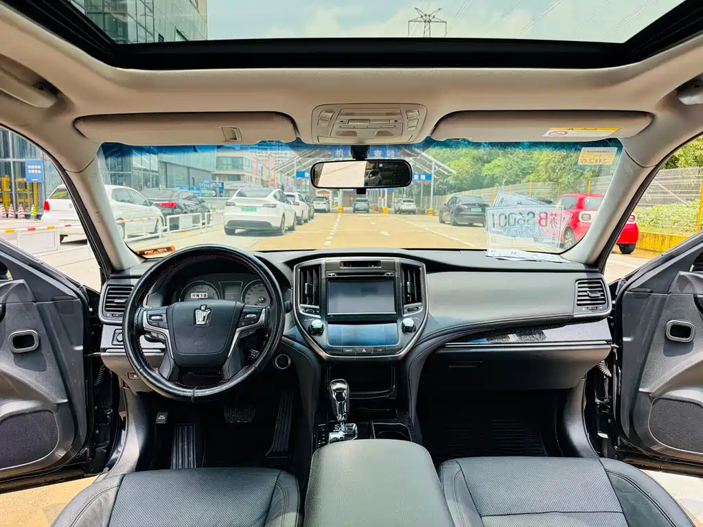 Toyota Crown — фото 6