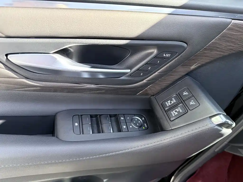 Toyota Vellfire — фото 8
