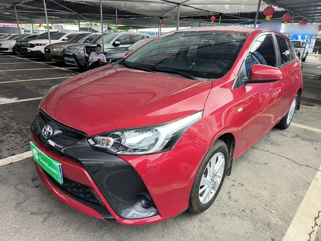 Toyota Yaris L — фото 2
