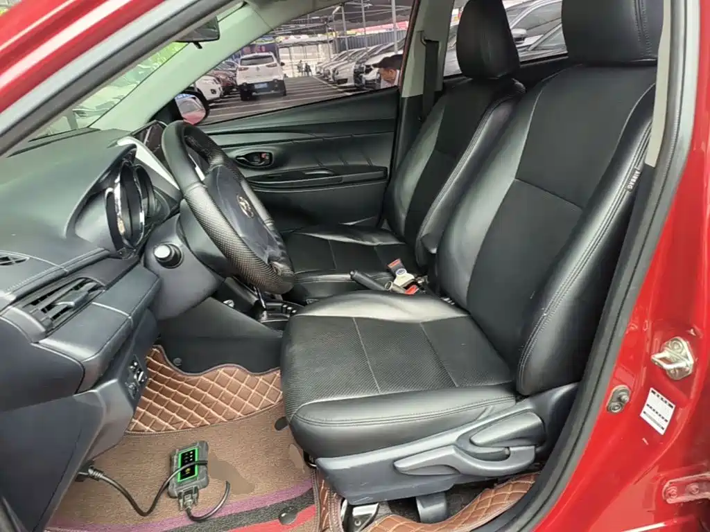 Toyota Yaris L — фото 15