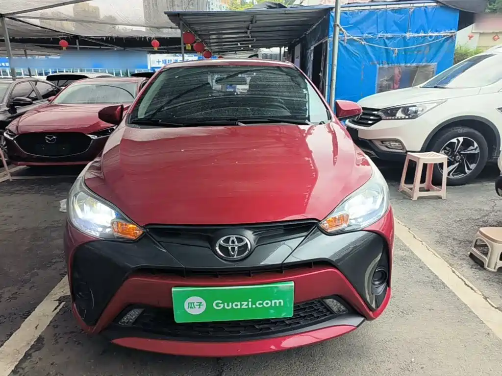 Toyota Yaris L — фото 3
