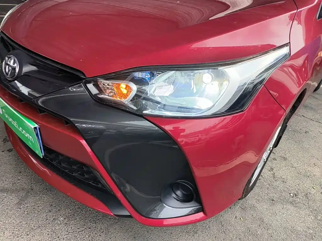 Toyota Yaris L — фото 24