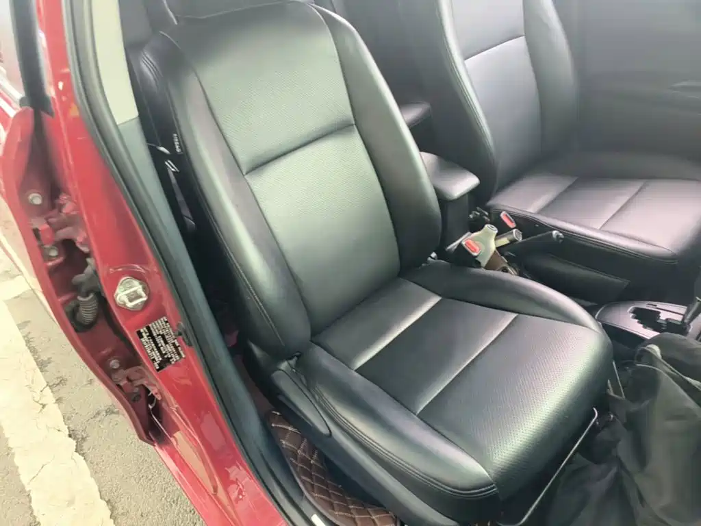 Toyota Yaris L — фото 25
