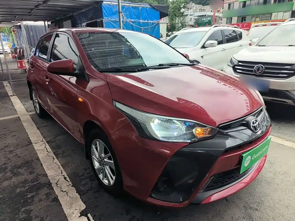 Toyota Yaris L — фото 4