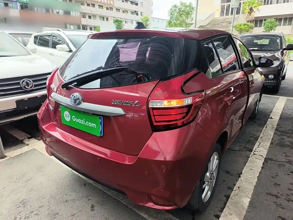 Toyota Yaris L — фото 7