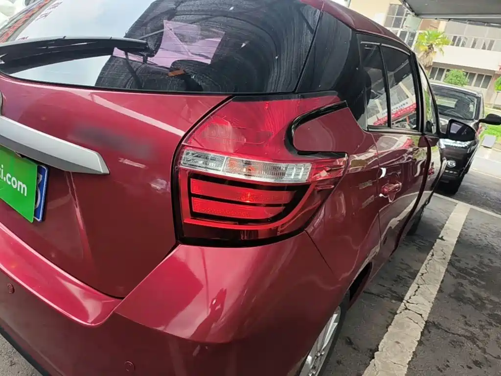 Toyota Yaris L — фото 8