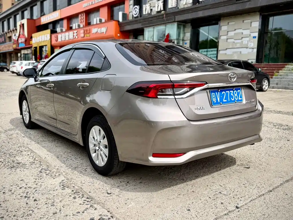 Toyota Corolla — фото 4