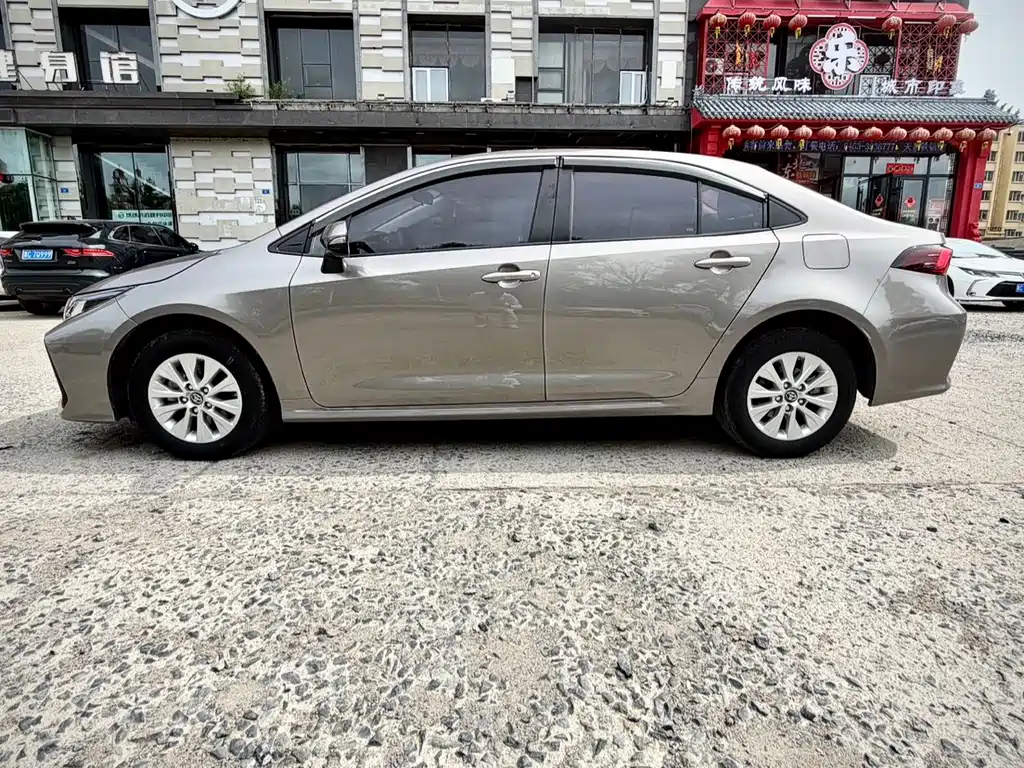 Toyota Corolla — фото 8
