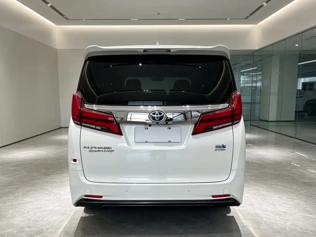 Toyota Alphard — фото 3