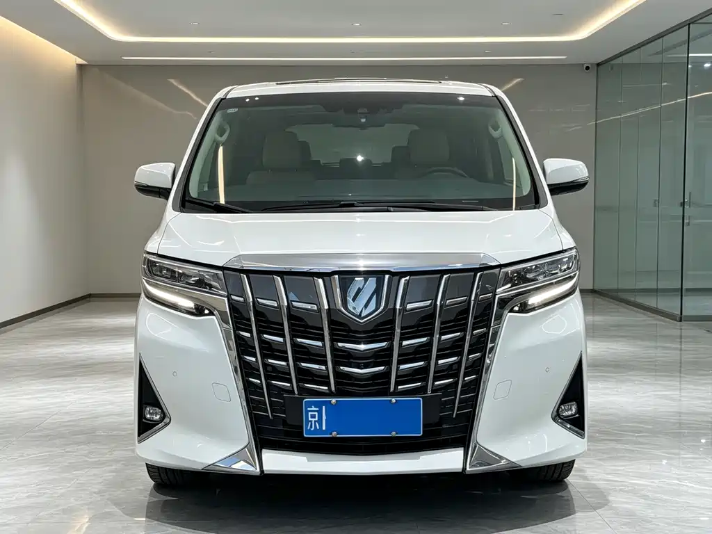 Toyota Alphard — фото 4