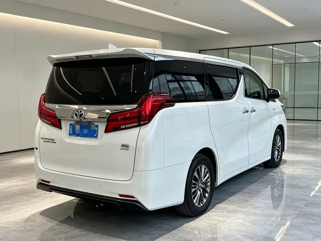 Toyota Alphard — фото 5