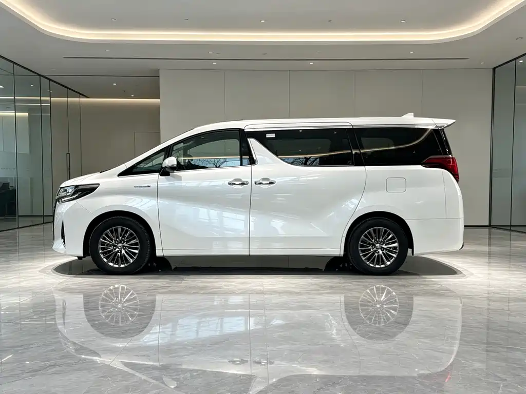 Toyota Alphard — фото 6