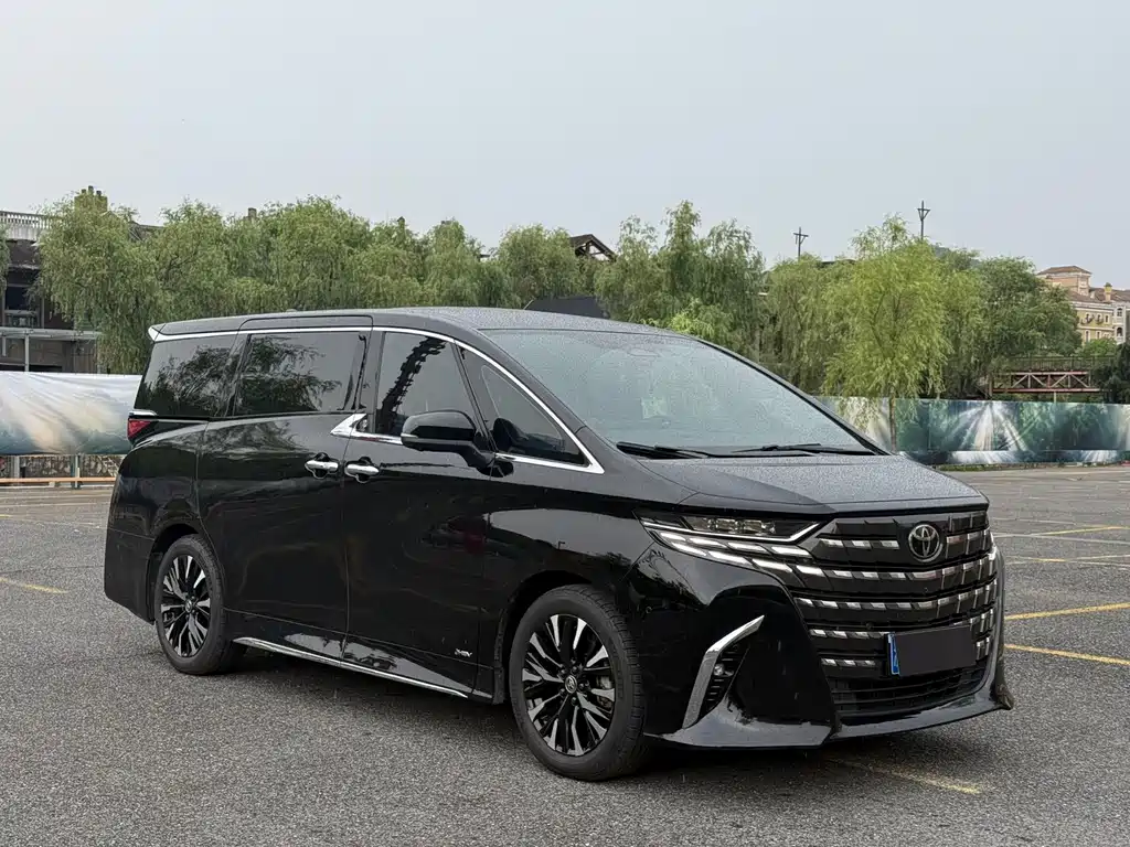 Toyota Alphard — фото 2