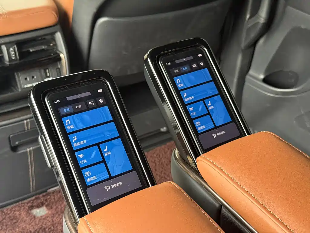 Toyota Alphard — фото 14