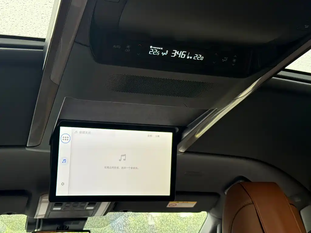 Toyota Alphard — фото 15