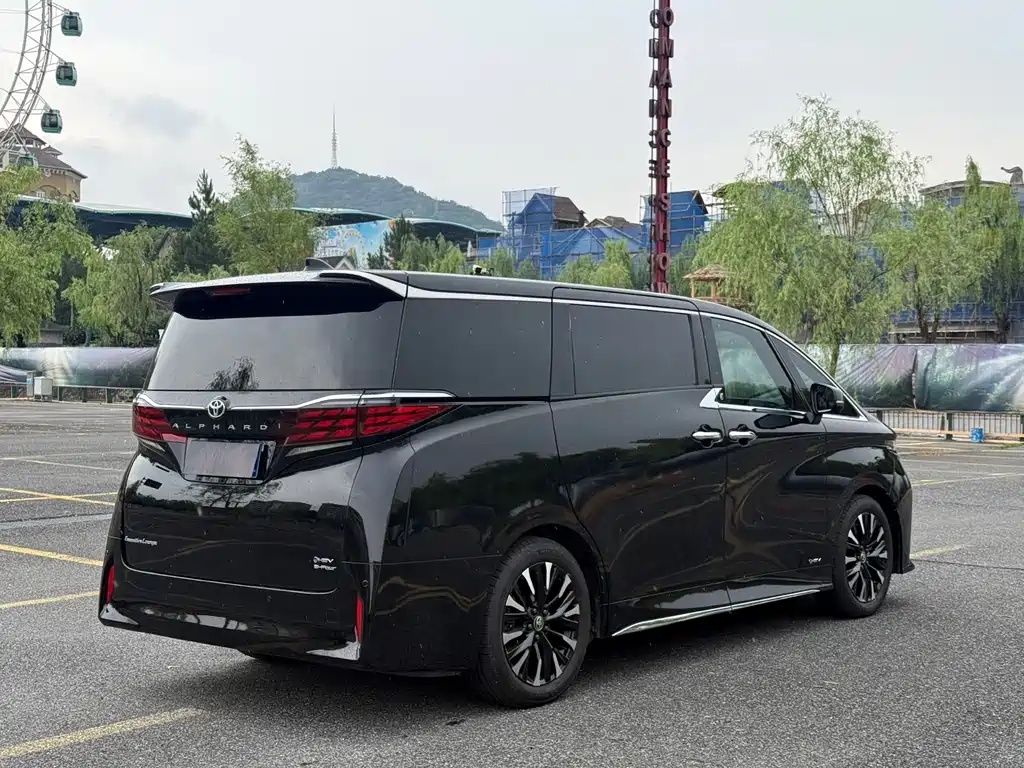 Toyota Alphard — фото 3