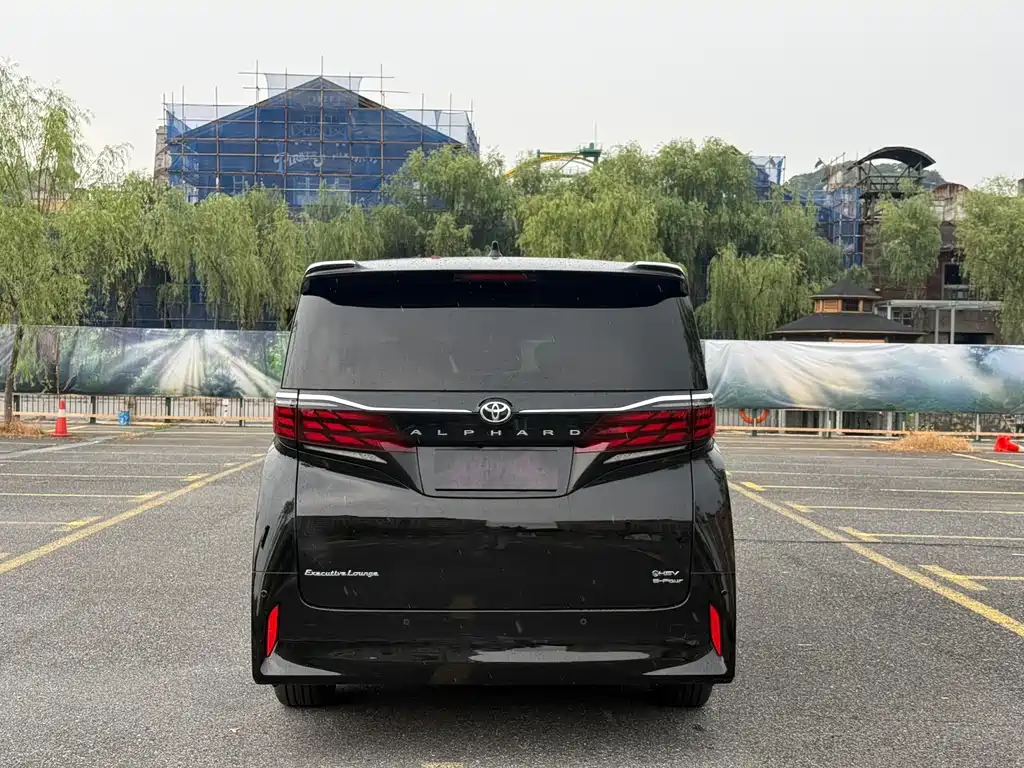 Toyota Alphard — фото 7
