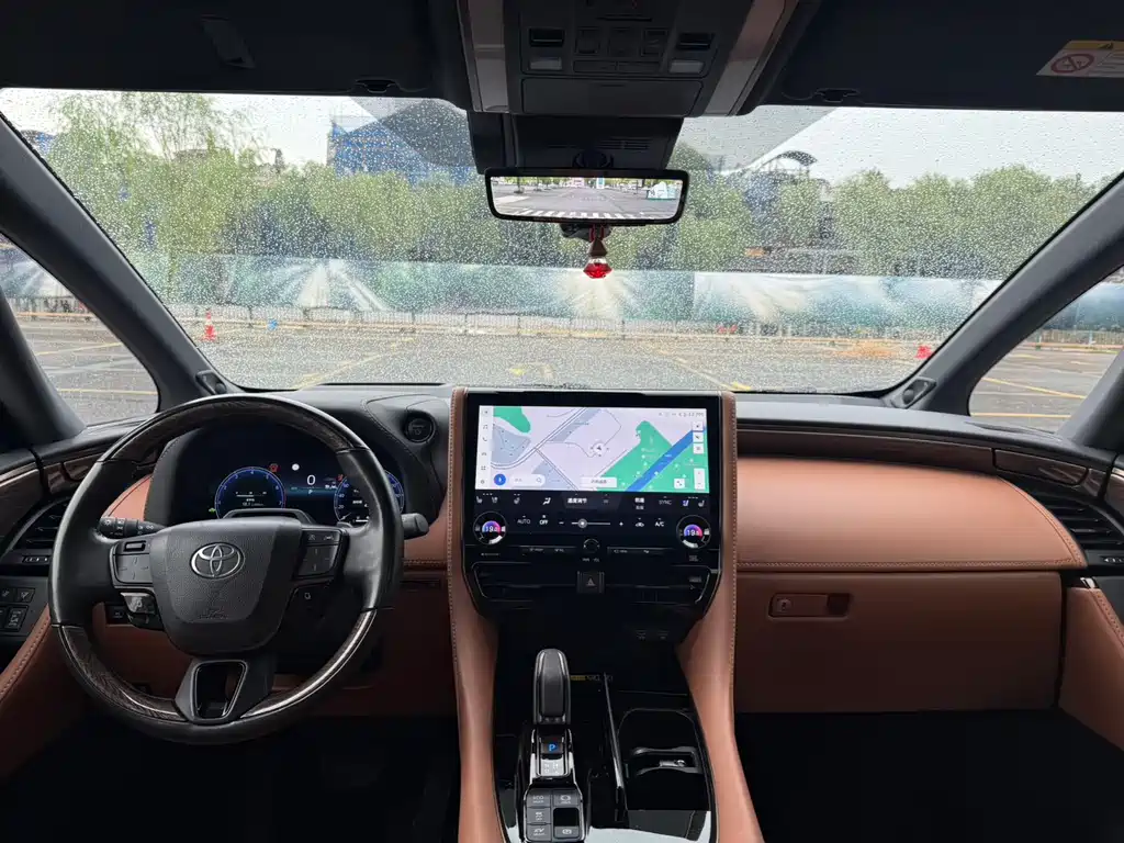 Toyota Alphard — фото 8