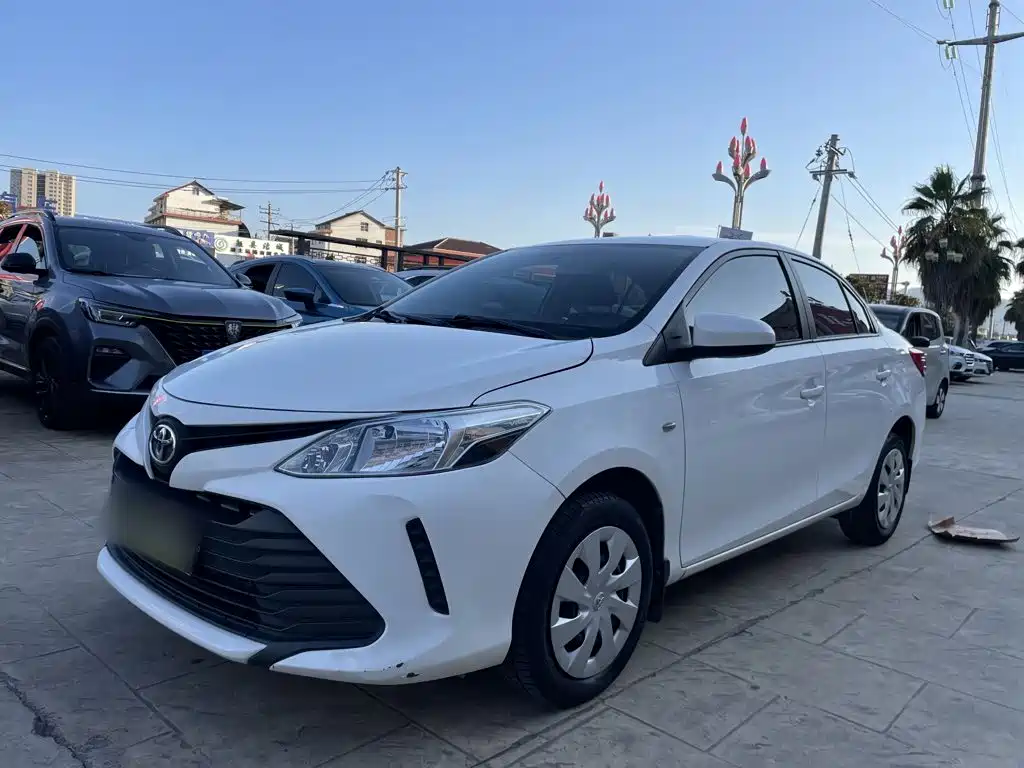 Toyota Vios — фото 2