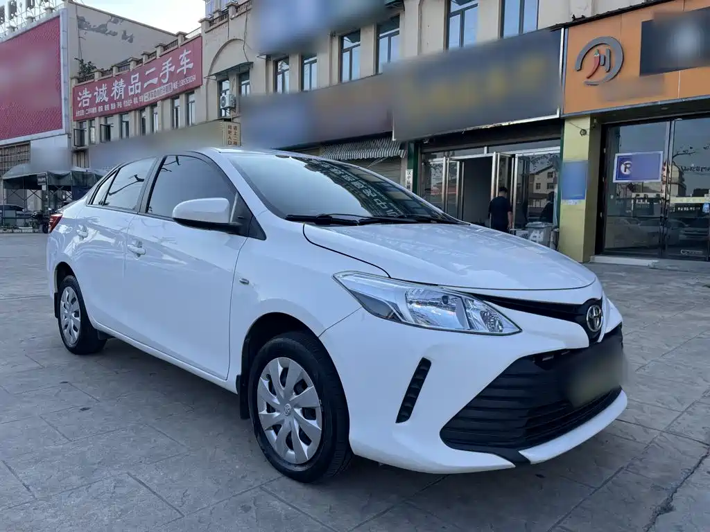 Toyota Vios — фото 4