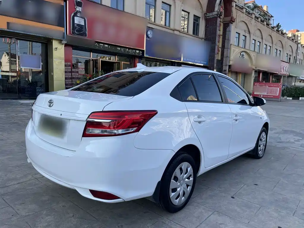 Toyota Vios — фото 7