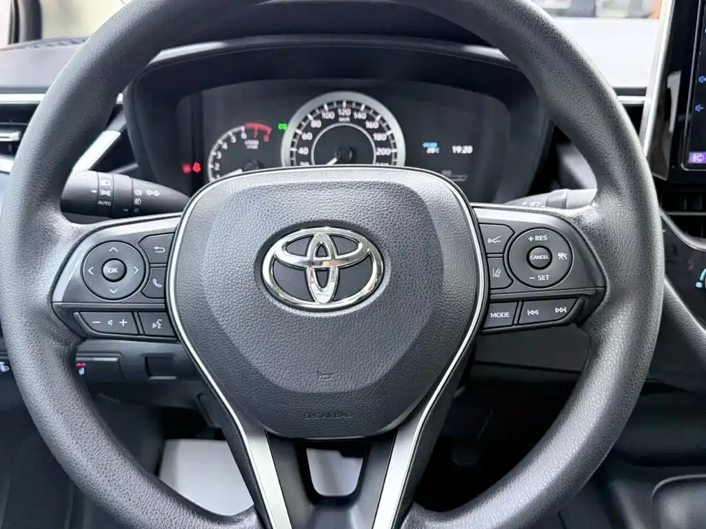 Toyota Corolla — фото 13