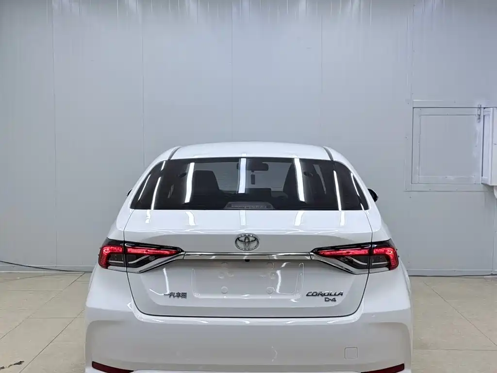 Toyota Corolla — фото 5
