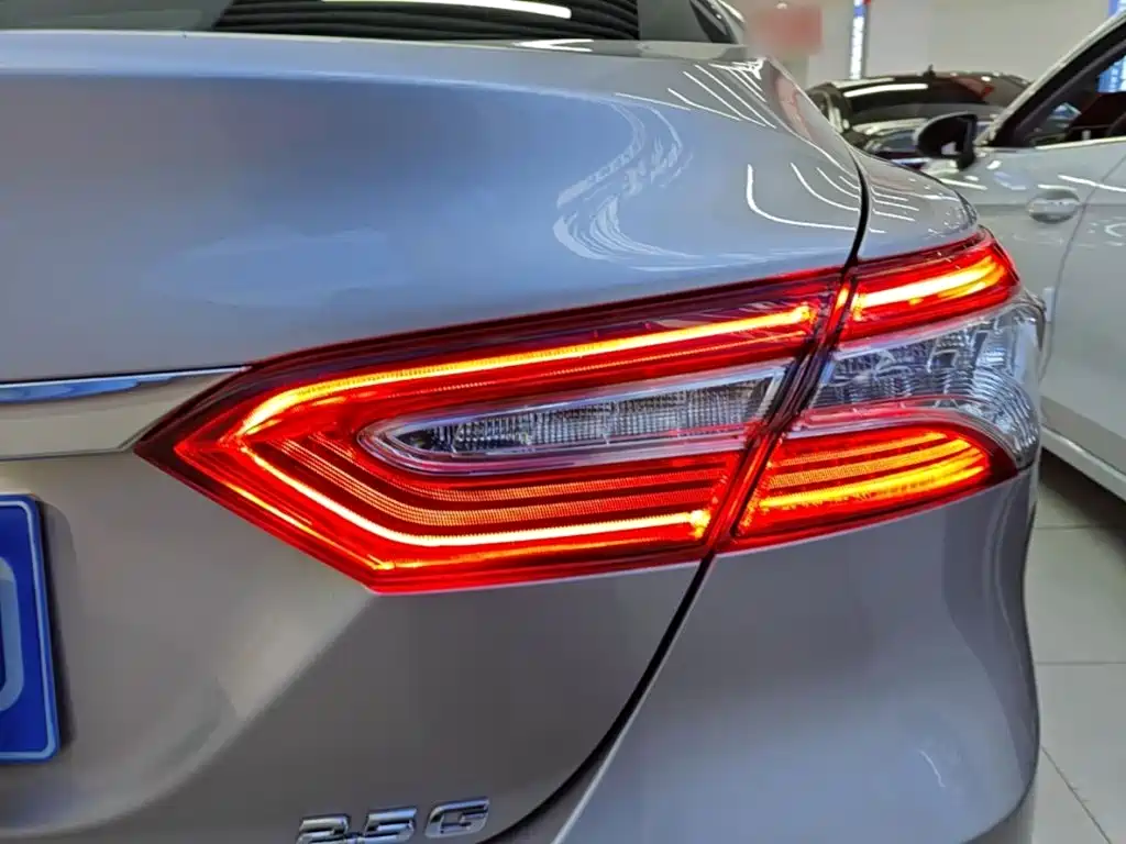 Toyota Camry — фото 8