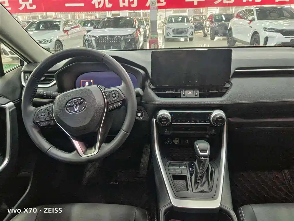 Toyota Wildlander — фото 10